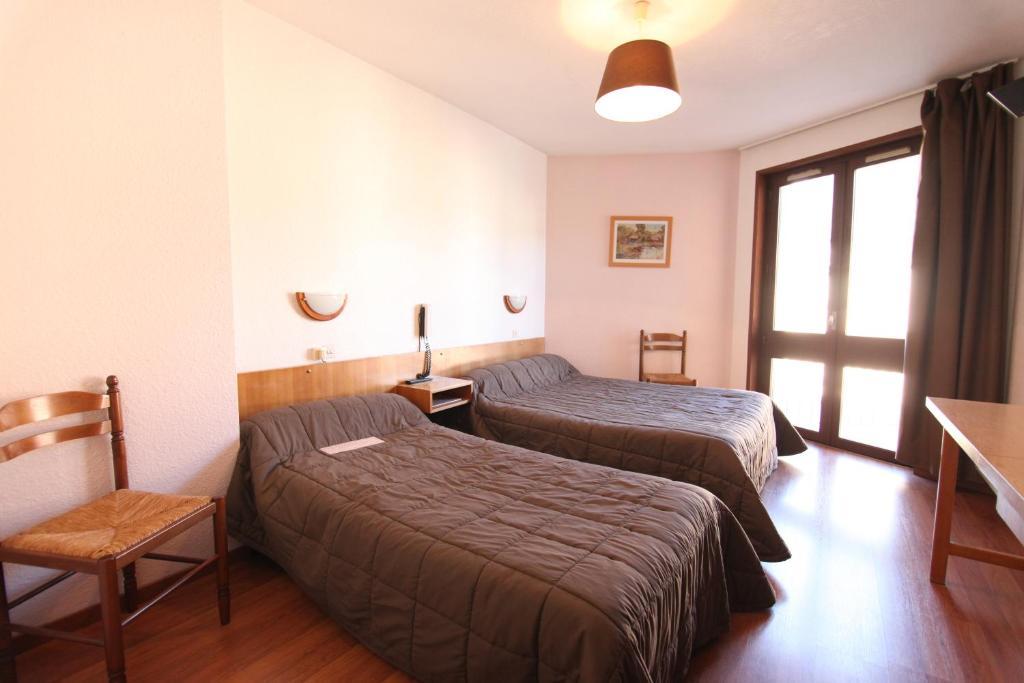 Logis Hotel Restaurant Du Commerce 라카누르그 객실 사진