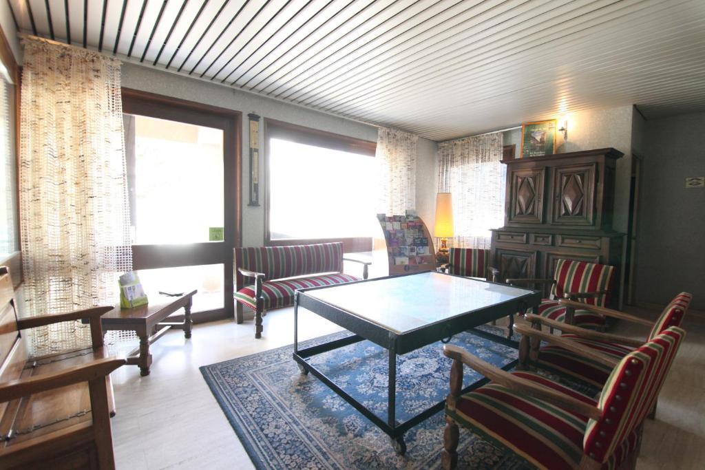 Logis Hotel Restaurant Du Commerce 라카누르그 외부 사진