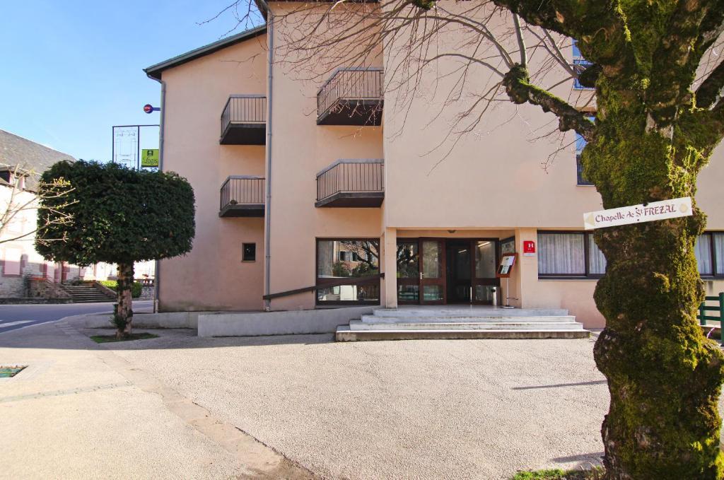 Logis Hotel Restaurant Du Commerce 라카누르그 외부 사진