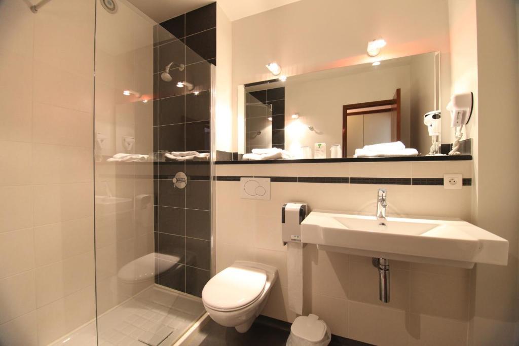 Logis Hotel Restaurant Du Commerce 라카누르그 외부 사진