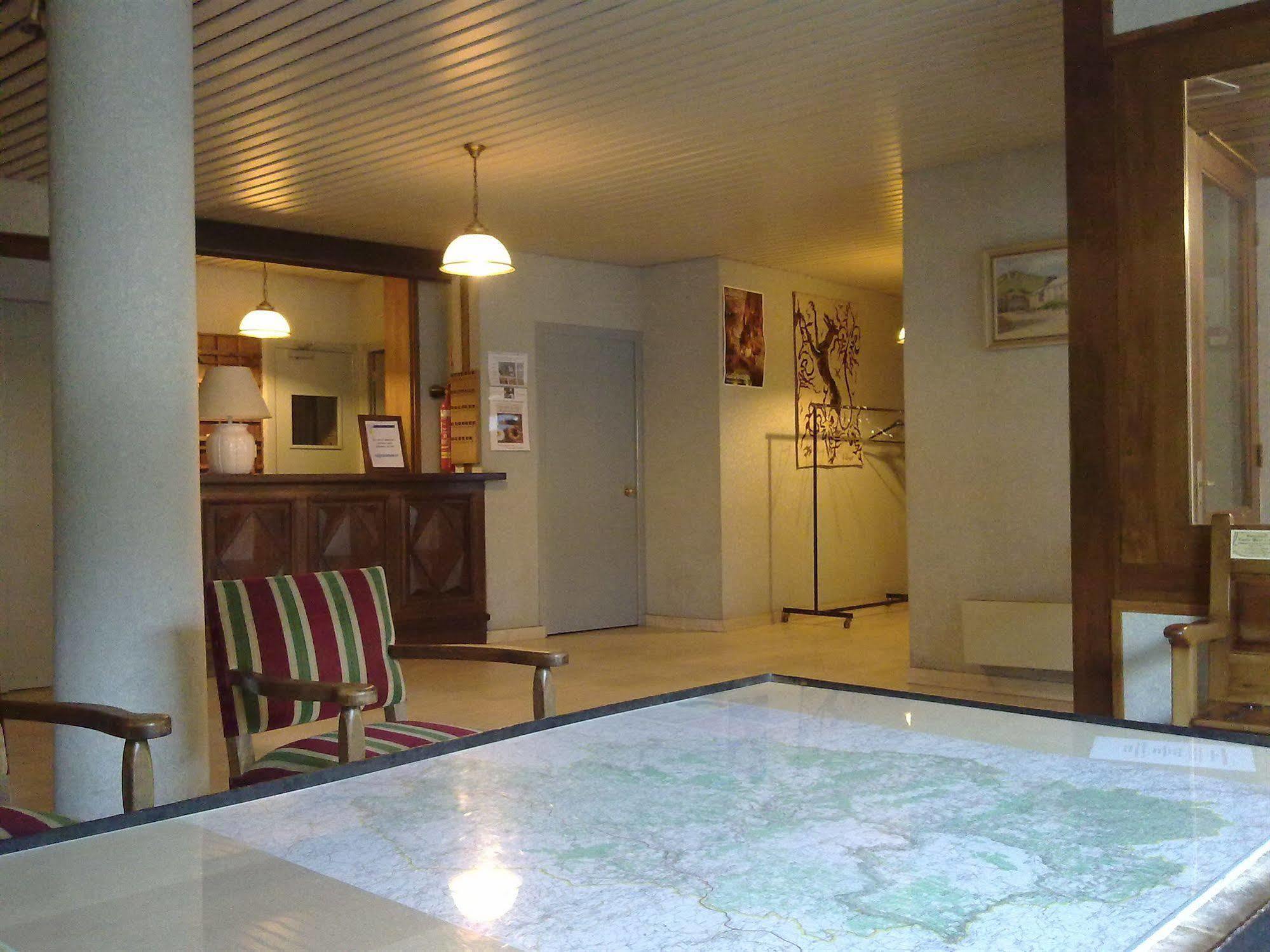 Logis Hotel Restaurant Du Commerce 라카누르그 외부 사진