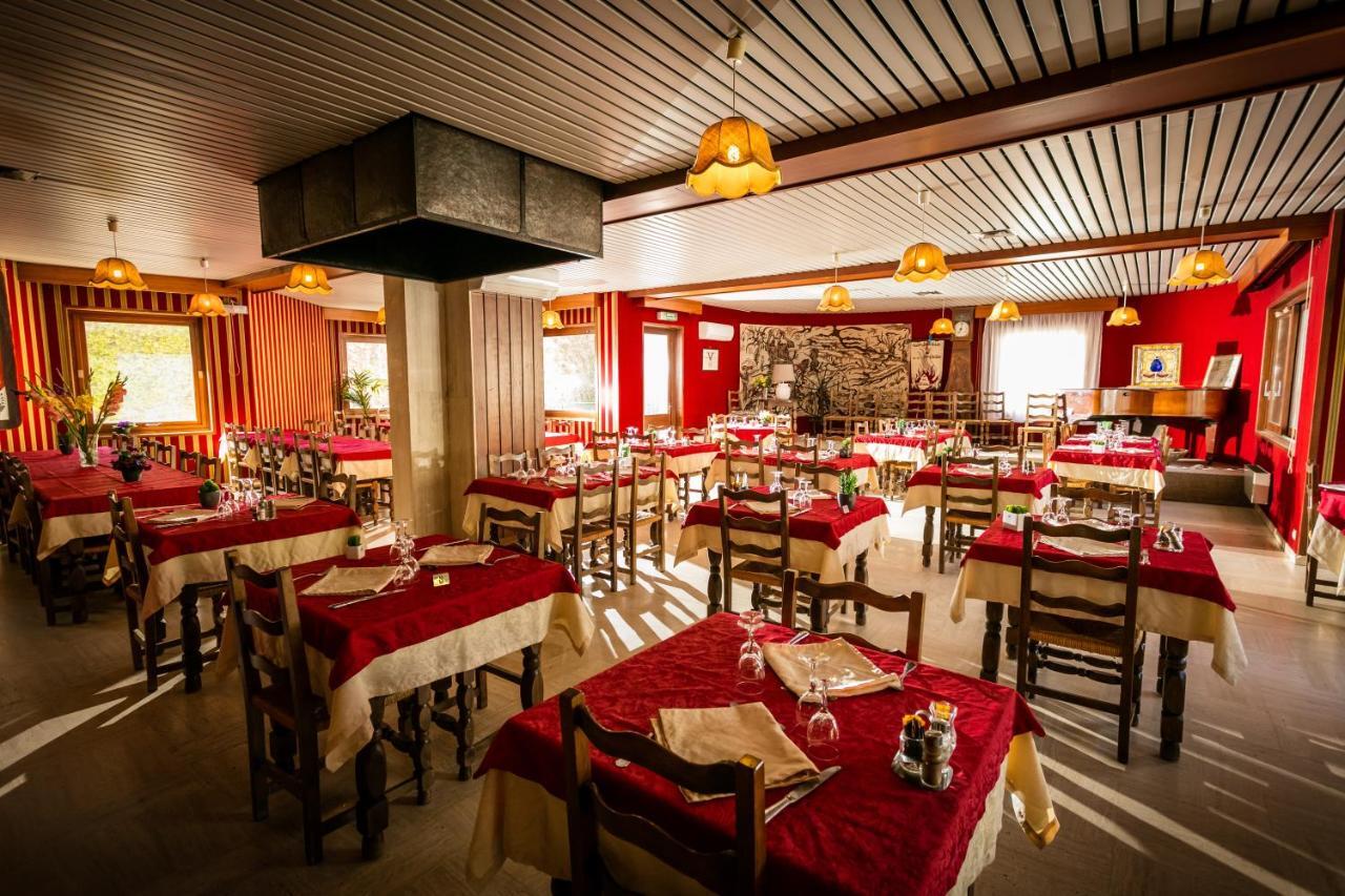 Logis Hotel Restaurant Du Commerce 라카누르그 객실 사진