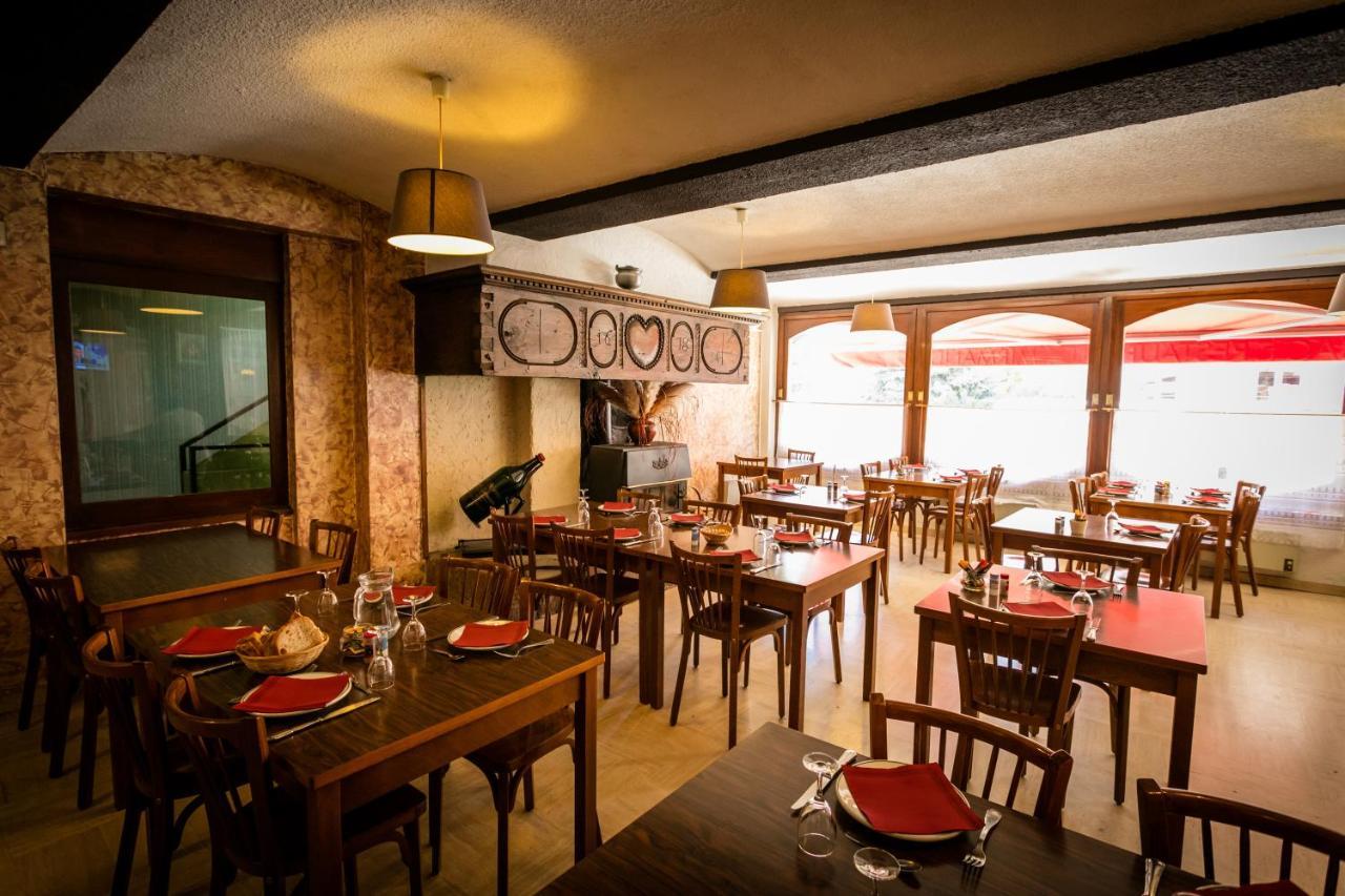 Logis Hotel Restaurant Du Commerce 라카누르그 외부 사진